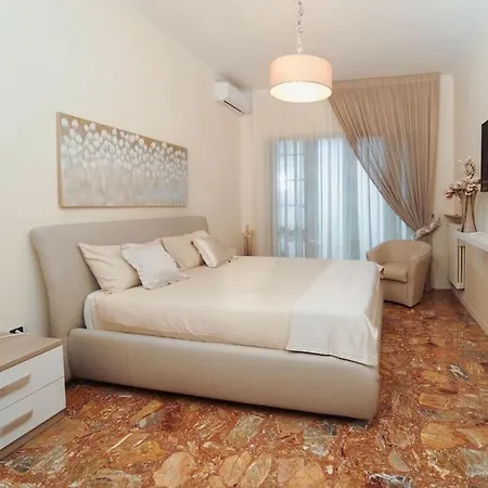 Stanzione 11 - Charming Flat In The Heart Of Vomero Apartment *